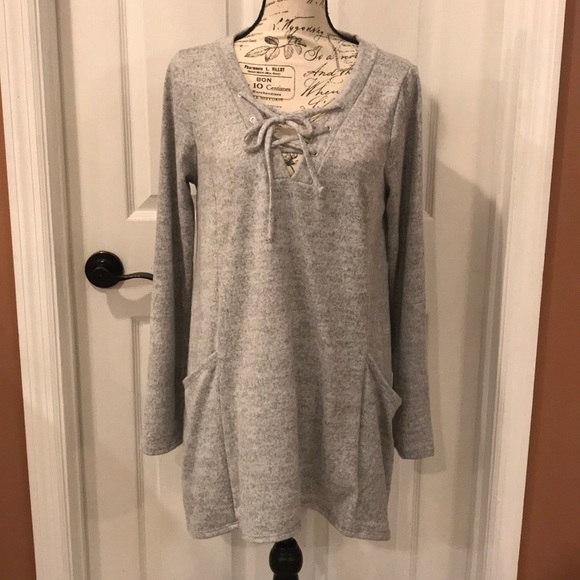 Asymmetrical Soft Top With Pockets - Picture 3 of 4